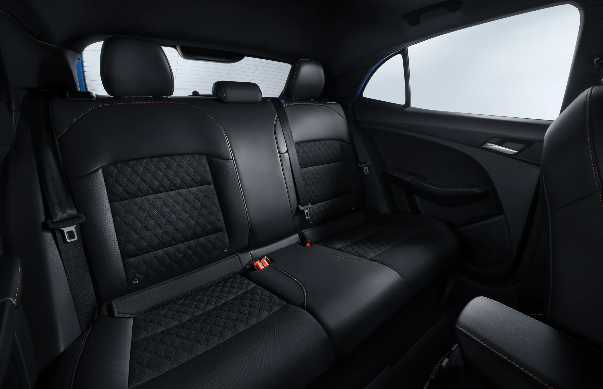 cl_20250411_091657_back-seat.jpg