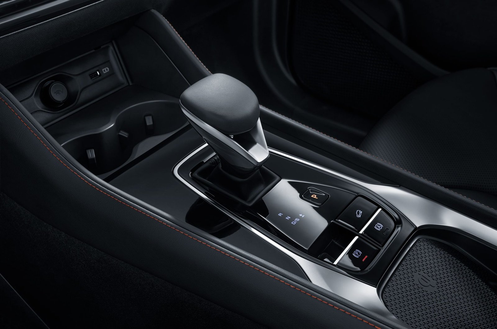 MG HS HYBRID 13 Central-Control